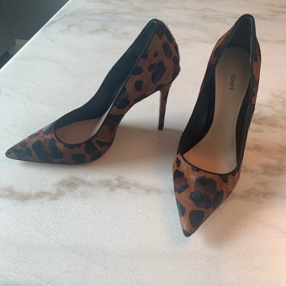 Schutz Caiolea Leopard Pumps size 8